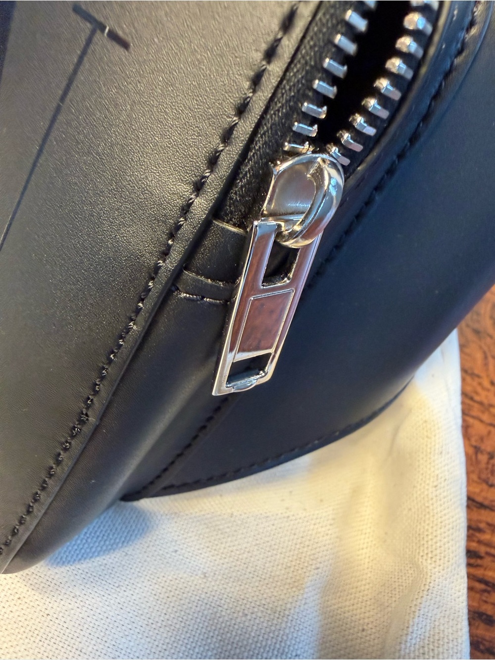 NWOT Valentino Garavani VLTN Leather Belt Bag/Crossbody w/COA & Dust Bag Unisex - Picture 10 of 14
